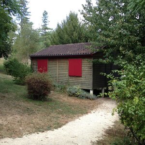 Les espaces verts entre les chalets.