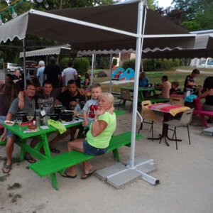 La Famille Fagault, en pleine dégustation.