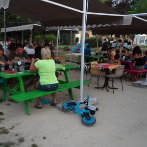 La terrasse du restaurant du camping Le Repaire