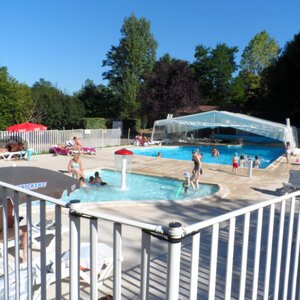 Piscine sécurisée avec portillon